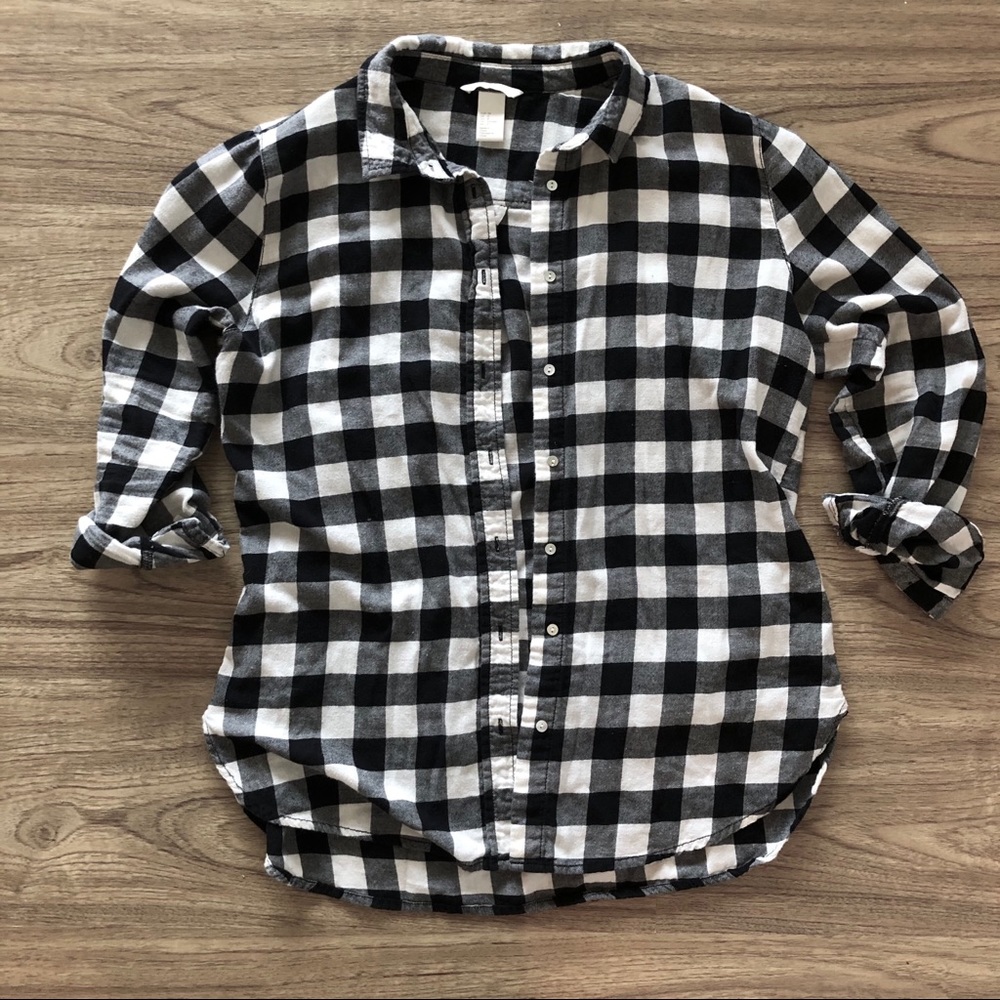 🔥 H&M Black and White Checkered button up shirt